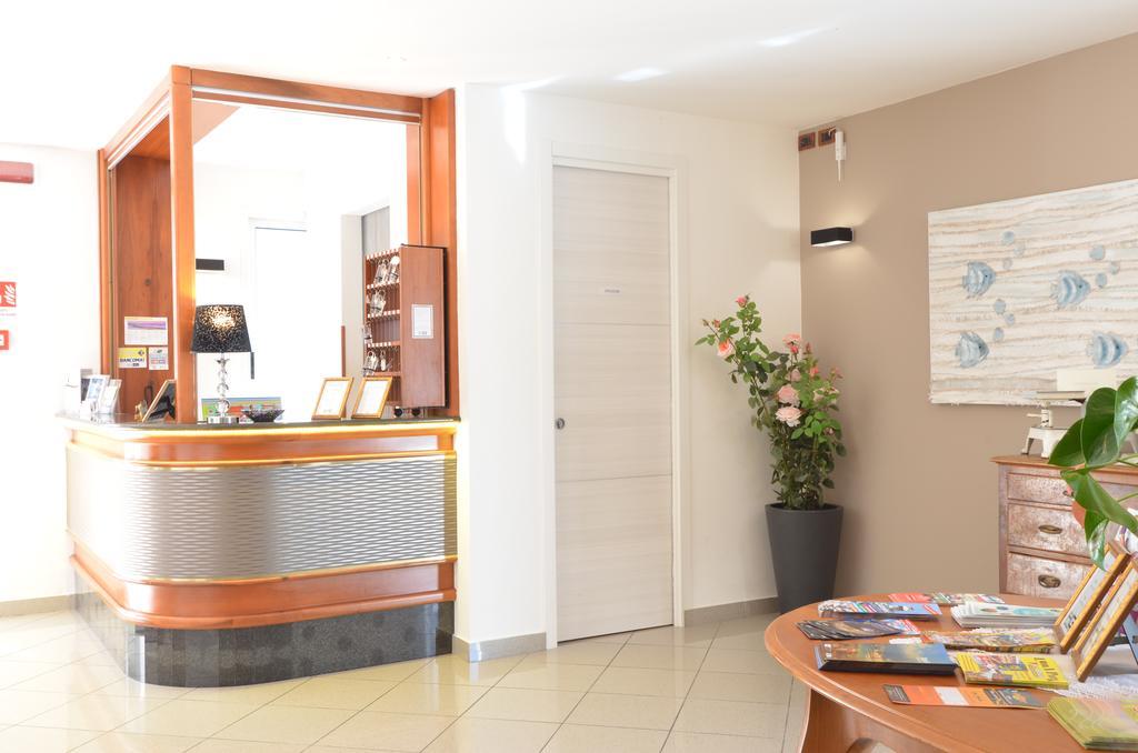 Hotel Gambrinus Lignano Sabbiadoro Exterior foto