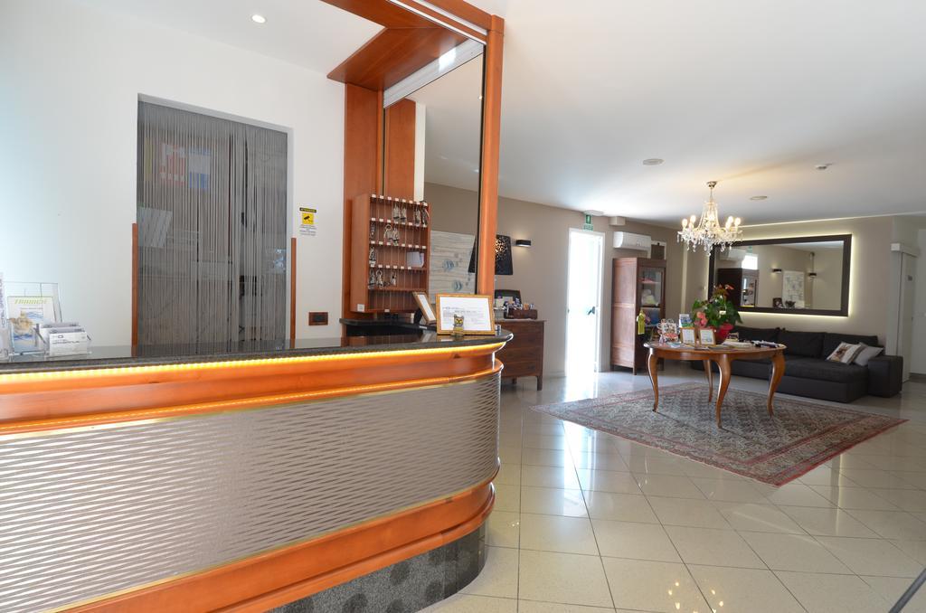 Hotel Gambrinus Lignano Sabbiadoro Exterior foto