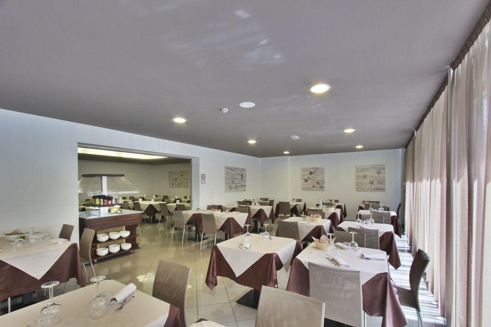 Hotel Gambrinus Lignano Sabbiadoro Exterior foto