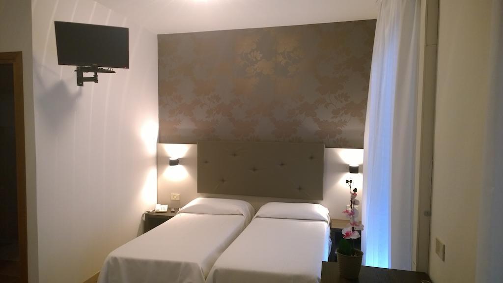 Hotel Gambrinus Lignano Sabbiadoro Exterior foto